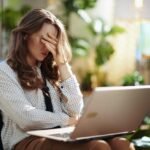 Friss tavaszi reggel napfénnyel, természetben feltöltődés